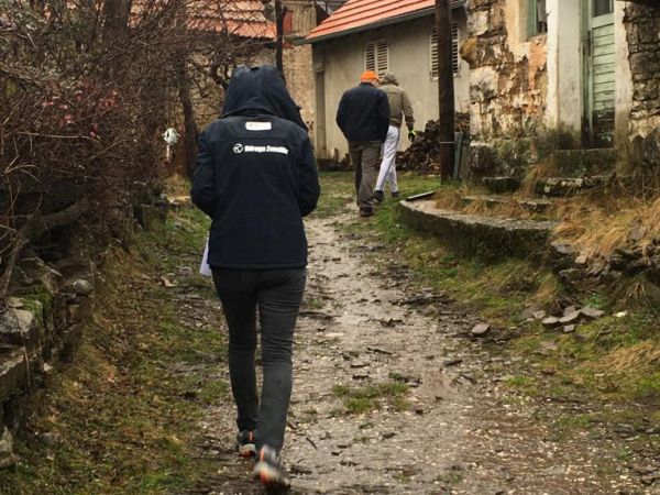 Volonterska akcija prijenosa i ugradnje peći na drva u Plavnu uspješno provedena